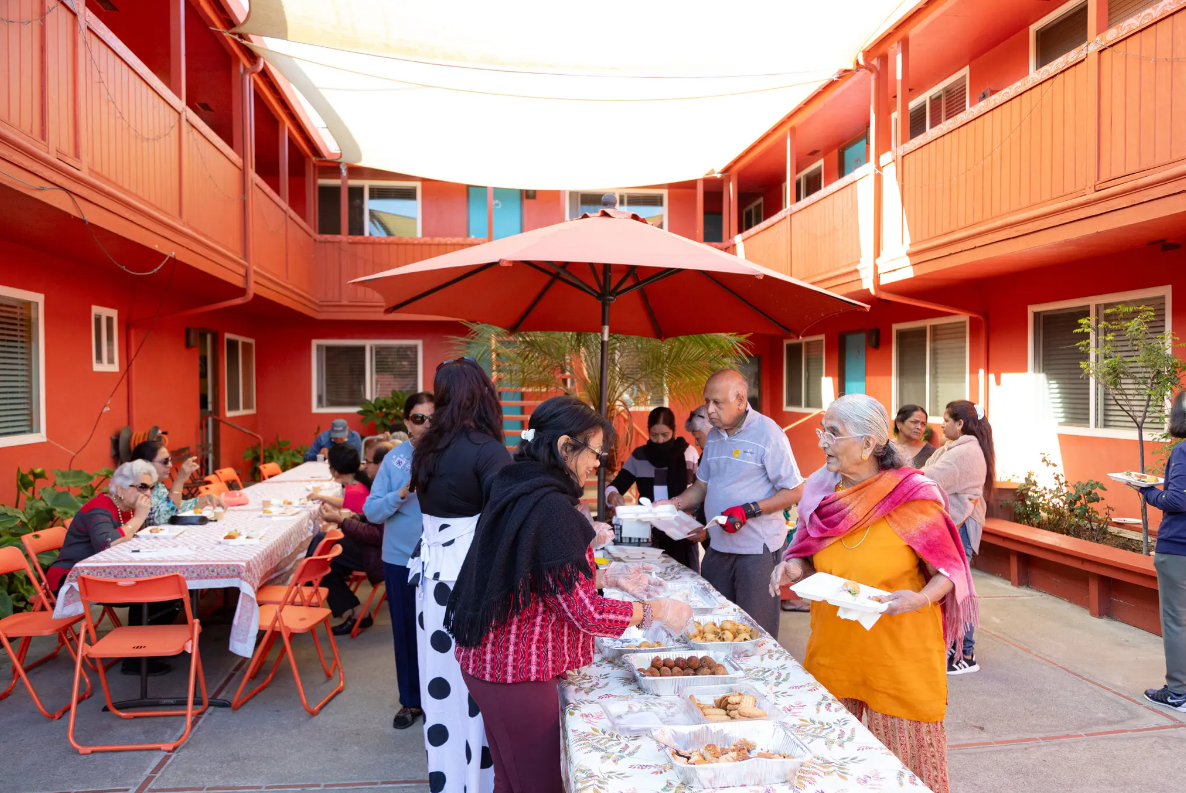 Seeking a Home for His Parents, a Son Built a Community